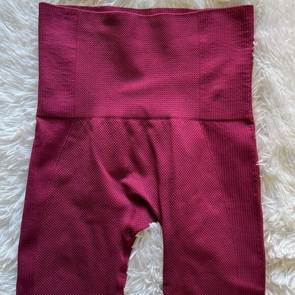 Savvi Seamless High Waist Legging In Cranberry - Picture 3 of 8